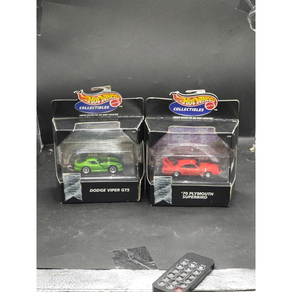 Hot Wheels Collectibles 1998 Dodge Viper GTS + ’70 Plymouth Superbird (Unopened